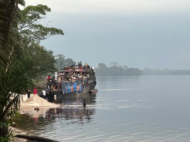 Bateau sur la rivière — Basankusu · 2022