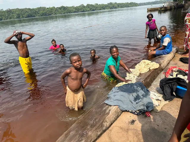 Vie quotidienne au bord de l’eau — Basankusu · 2022