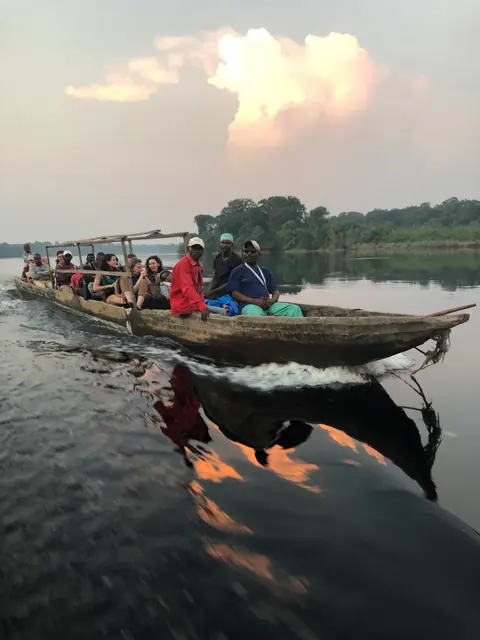 Pirogue sur la rivière — Basankusu · 2025