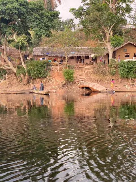 Habitations au bord de l’eau — Congo · 2020
